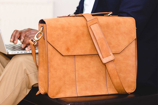 How to clean and maintain the leather bag